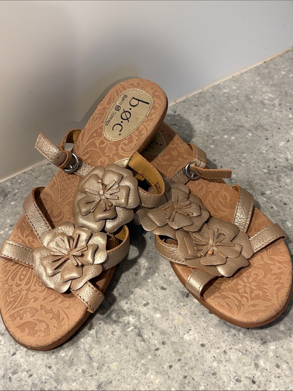 b.o.c. Women's Metallic Gold Floral Strap Sandals